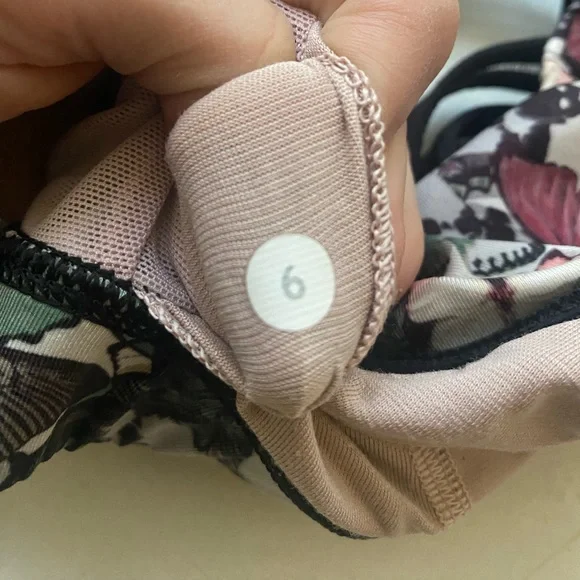 Lululemon Bra top size 6 - Picture 4 of 4